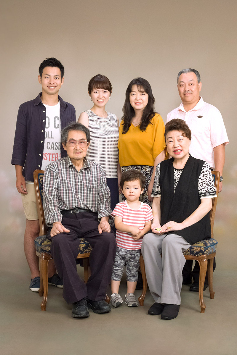 三世代の家族写真