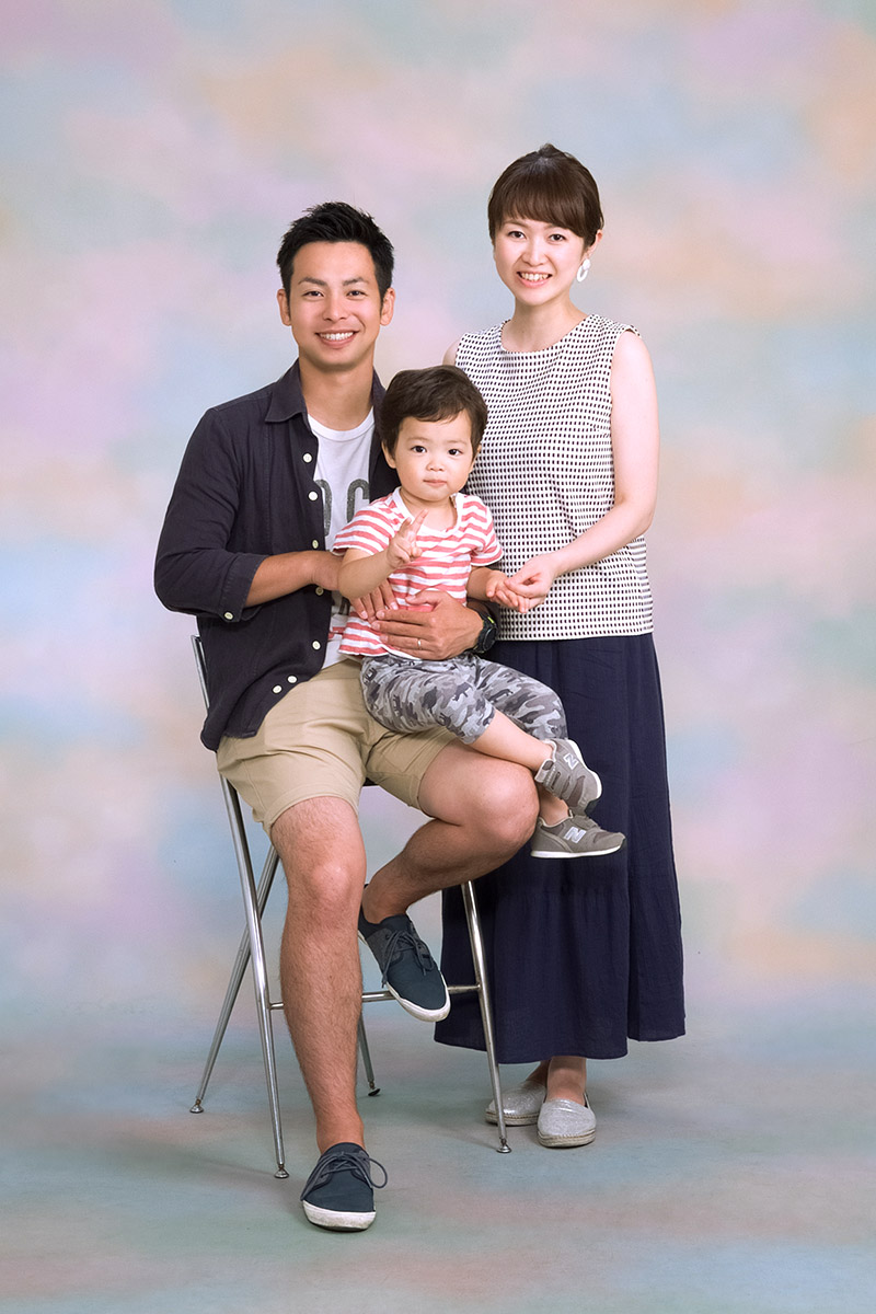 子どもの成長記録の家族写真